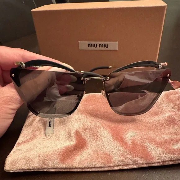 MIU MIU 54TS/UE62F0 sunglasses - Picture 1 of 3